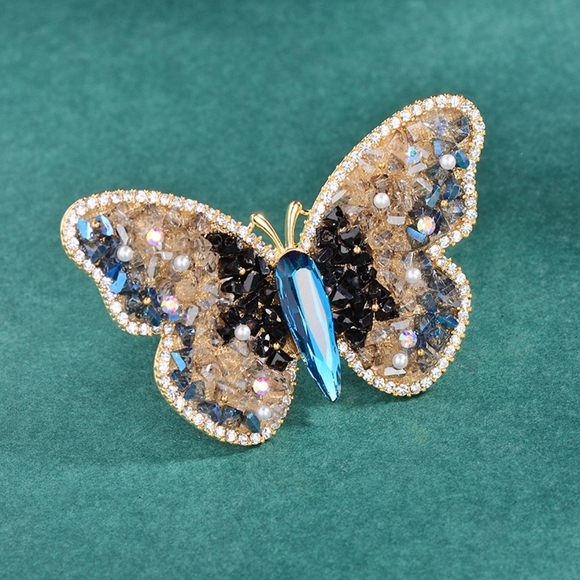 VQ Butterfly Brooch - Picture 3 of 6